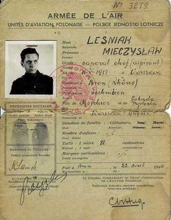 French military identification document for Lesniak Mieczysław, featuring his photo, personal details, and official stamps, issued by the Polish Air Force in 1940.